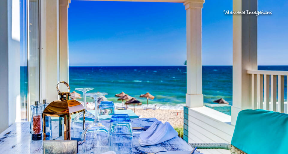 DINING BY THE SEA